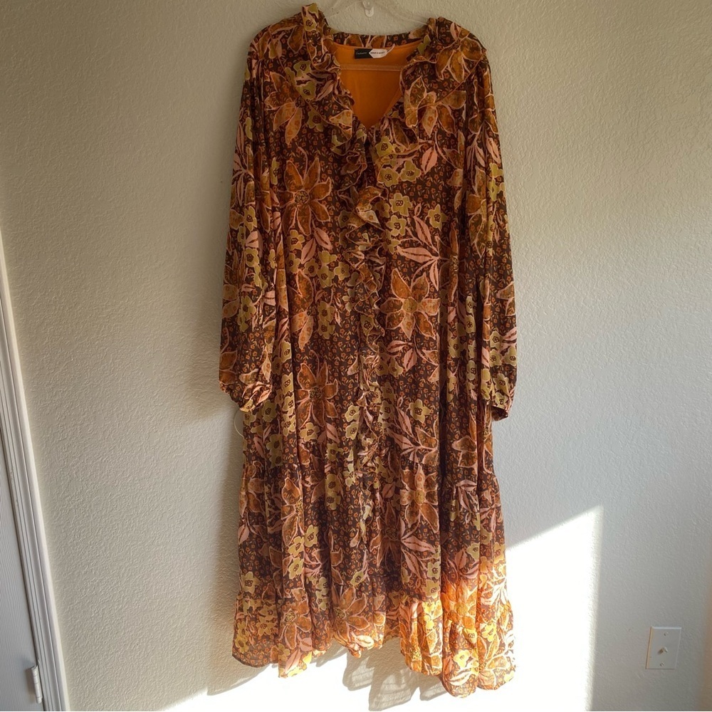 The Brunatti V-Neck Ruffle Dress in Apricot Floral - Picture 4 of 13